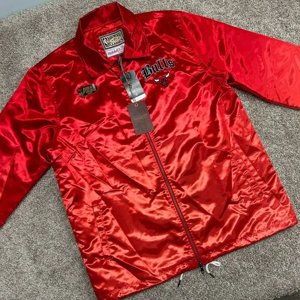 NWT Mitchell Ness Hardwood Classics Chicago‎ Bulls Old English Jacket Size Large